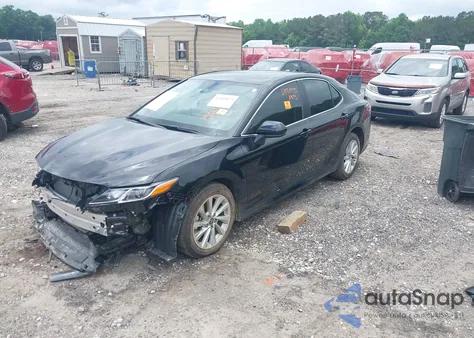 2023 Toyota Camry Le z USA, uszkodzony, nr VIN 4T1C11AKXPU124727